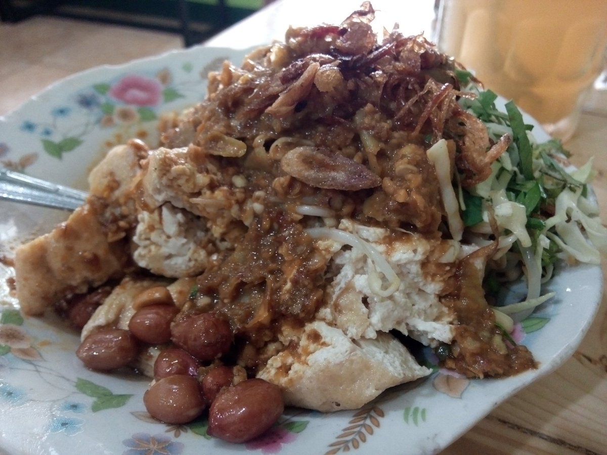 info_Blora's tweet photo. Kendaraan Plat Luar mulai sliweran ng Blora
Sugeng rawuh ng kampung halaman lur, ojo lali nyambi kulineran.. kuliner Blora ngangeni leh

Sate Ayam, Sate Jagal, Sate Sapi, Soto Klethuk, Pecel Pincuk Jati, Lontong Tahu dll
#KulinerBlora #JatengSiapMudik2018 @kominfo_jtg @provjateng https://t.co/VCqP6VNU5O
