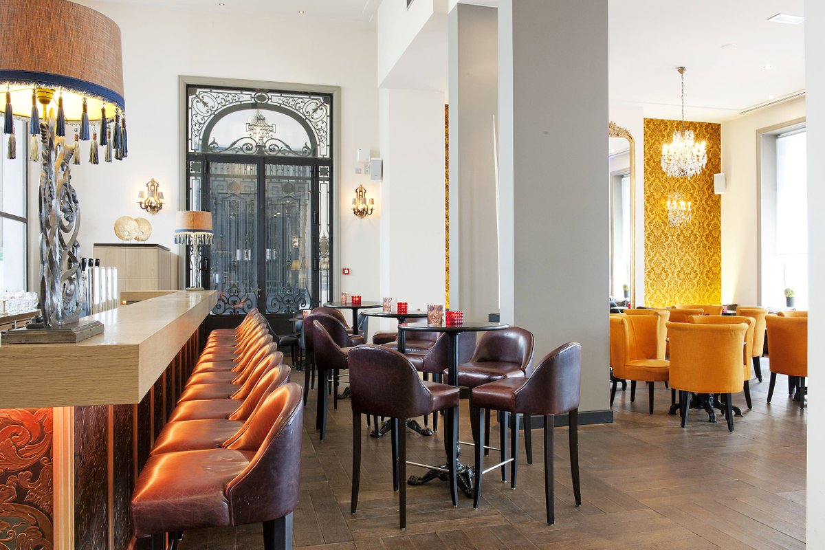 For those who want to stay close to the bustling restaurants and bars in the centre of #Brussels while also finding quiet and repose, <a href="/tdhbrussels/">The Dominican</a> boasts a comfortable, lively lounge with minimally designed rooms bit.ly/2sQRXen #LuxuryHotel #TravelGoals