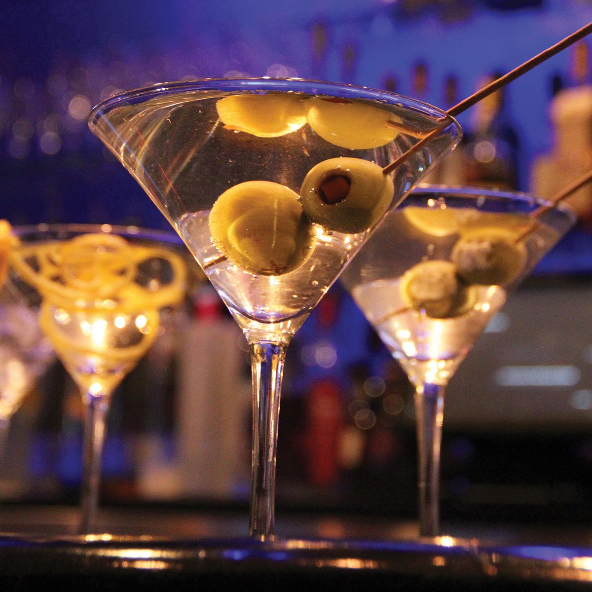 Father's Day is around the corner. Make your reservation today and treat Dad to a memorable dining experience and Ten's beloved martini this Father's Day! Call us at 401-453-BEEF(2333)  #onlyatten #tenprimesteakandsushi #fathersday2018 #eatpvd #welovedad