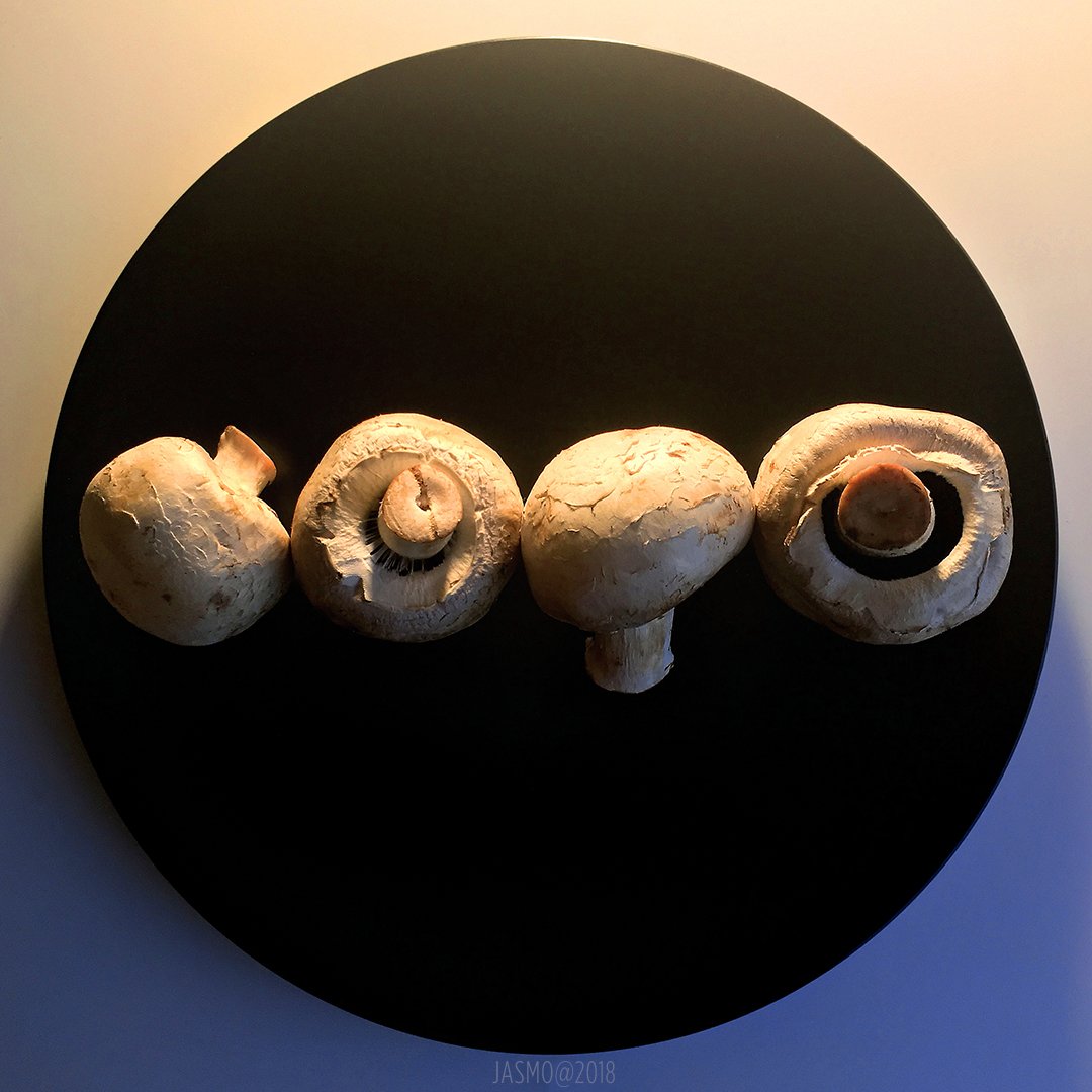 JASMONOIDES's tweet image. THE HEALTHIEST WAY TO COOK MUSHROOMS
Next time you are about to cook your mushrooms, just take a baking sheet and sprinkle them with some olive oil, pepper, and salt and broil them in your oven! Enjoy! #Mushrooms #CookingMethod #Oven