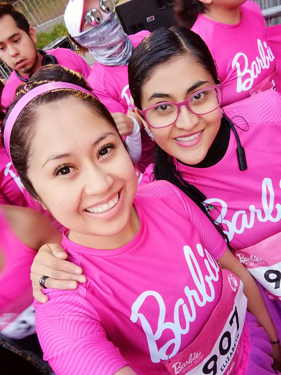 eliz_espindola's tweet photo. #BarbieRun2018 10 km
@LosCobardesTeam
#PuraGenteGuapa
#SoyCobarde
@yoelegicorrer1
Como una muñequita, so cute 🤗 https://t.co/1AfkYN7WZW