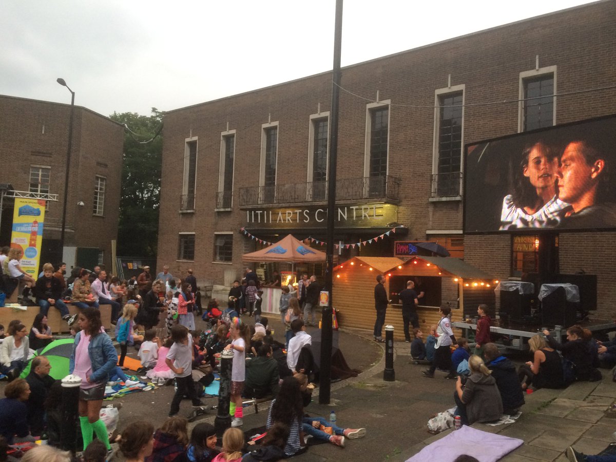TSModa's tweet image. Going to miss having this building belong to our community. Some buildings really do have personalities and @HornseyTownHall  definitely has one! This is everyone gathering to watch Footloose for @crouchendfest