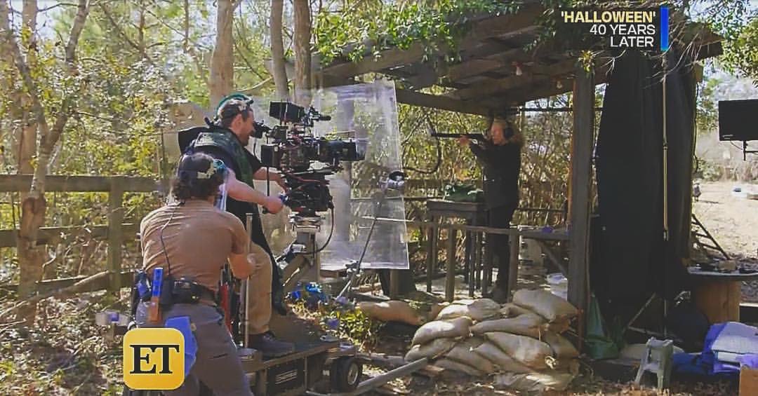 Halloween__News's tweet photo. ET Exclusive: On the set of Halloween (2018) Behind the scenes stills 

#HalloweenMovie 🎃 https://t.co/rFtqeUjLua
