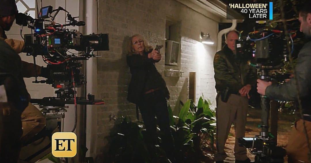Halloween__News's tweet photo. ET Exclusive: On the set of Halloween (2018) Behind the scenes stills 

#HalloweenMovie 🎃 https://t.co/rFtqeUjLua
