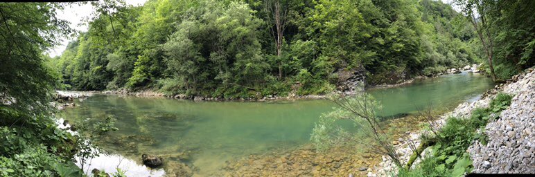 obernasson's tweet photo. A l'épuisette ! 😜 #Idrijca #Slovenie https://t.co/BXW5GCd6FB