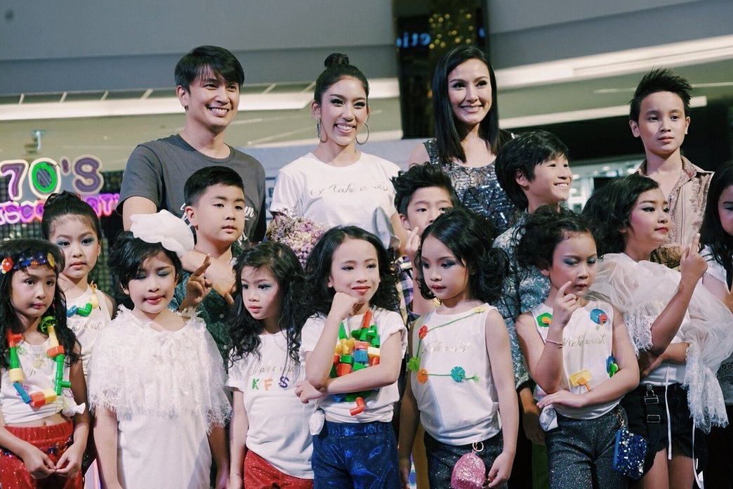 mukmac_fc's tweet photo. [ IG: imukkyy ]
วันนี้ขอบคุณงาน Kids fashion show ขอบคุณพี่ปุ๋ยพี่เเจนมากๆนะคะที่ให้หนูได้มาสร้างความสนุกให้น้องๆ เด็กๆน่ารักเก่งกันทุกคนเยยยยย ♥️#kfs2018
#discoparty #makeawish #kidsfashionshow #babysitter #imukkyy https://t.co/6sGOI2WM6a https://t.co/CAykLNc2S8