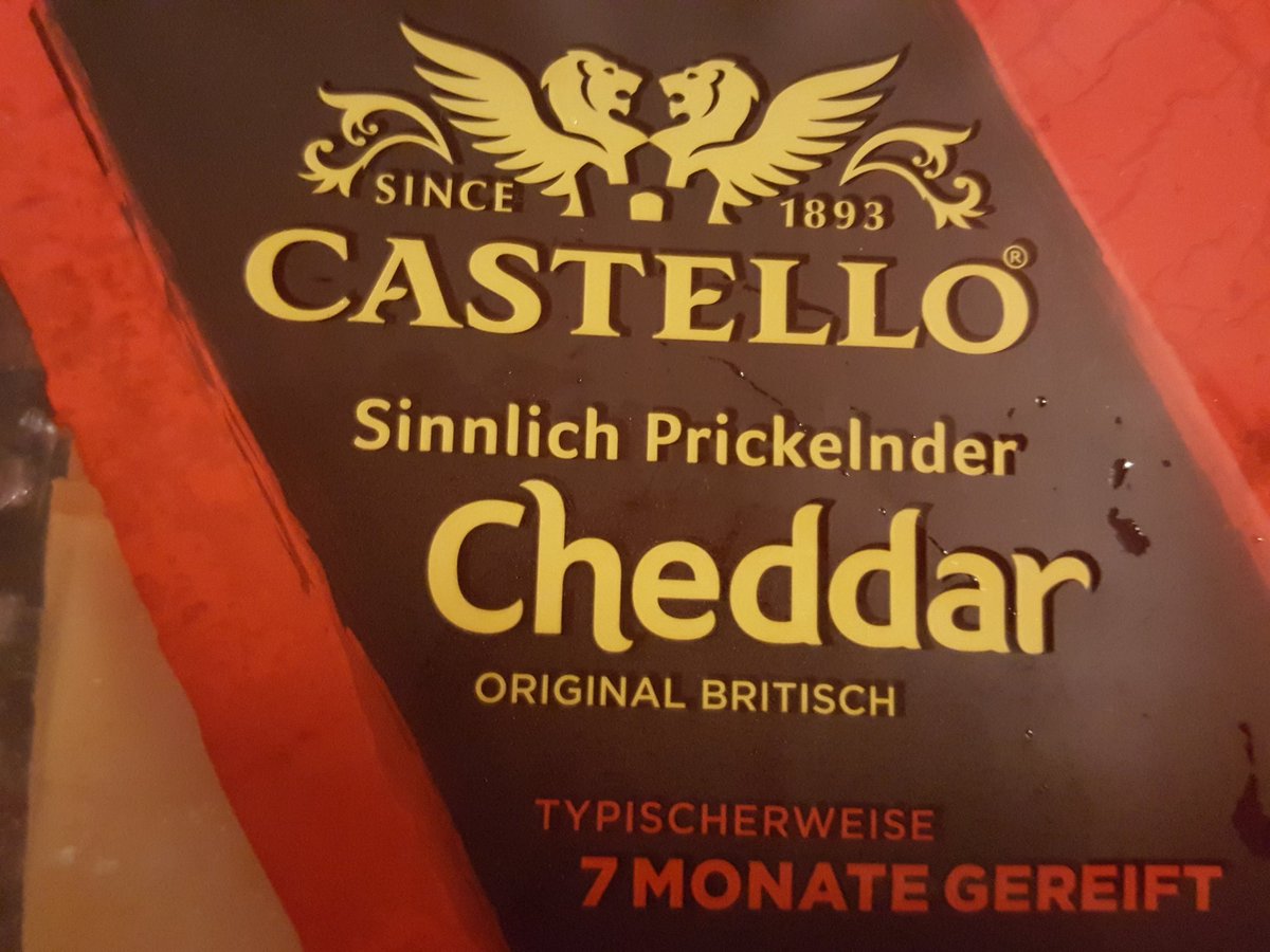 CSabofzik's tweet photo. Wenn der Etikettendesigner früher bei der Sektkellerei gearbeitet hat...#design #designfail #käse #prickelnderkäsegehörtindietonne https://t.co/dDfUVrtQAK