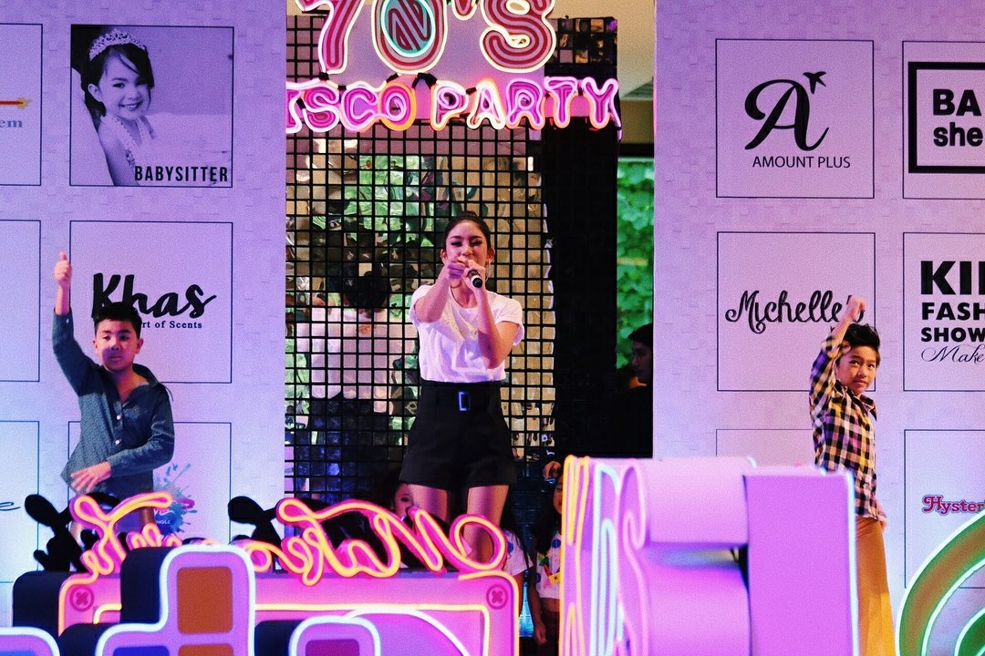 MUKAF11_FC's tweet photo. [ imukkyy instagram 📷 ]
วันนี้ขอบคุณงาน Kids fashion show ขอบคุณพี่ปุ๋ยพี่เเจนมากๆนะคะที่ให้หนูได้มาสร้างความสนุกให้น้องๆ เด็กๆน่ารักเก่งกันทุกคนเยยยยย ♥️#kfs2018
#discoparty #makeawish #kidsfashionshow #babysitter #imukkyy https://t.co/zumBcPpP4p https://t.co/yJcWi1ze96