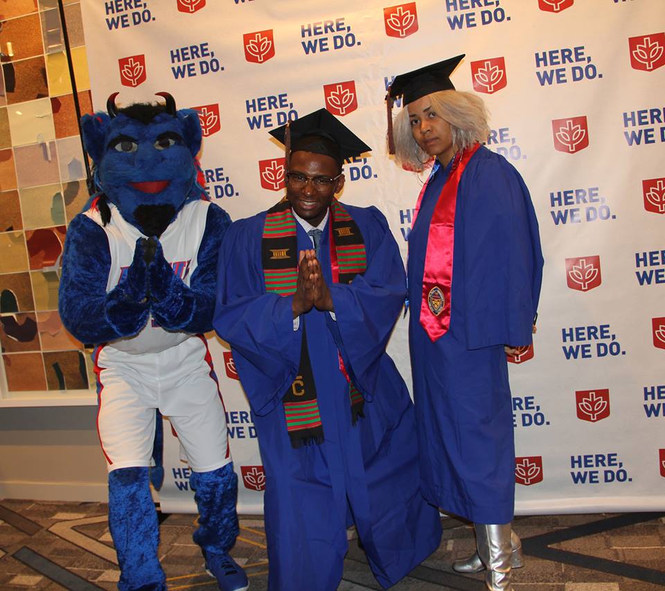 DePaul_News's tweet photo. Always lively behind the scenes with @TheatreSchool and @DePaulSOM grads, before this morning’s commencement ceremony @WintrustArena #DePaulGrad2018 #herewedo 🔵🔴🎓

📸 Carol Hughes, @DePaulU https://t.co/3HR1GWY2gP