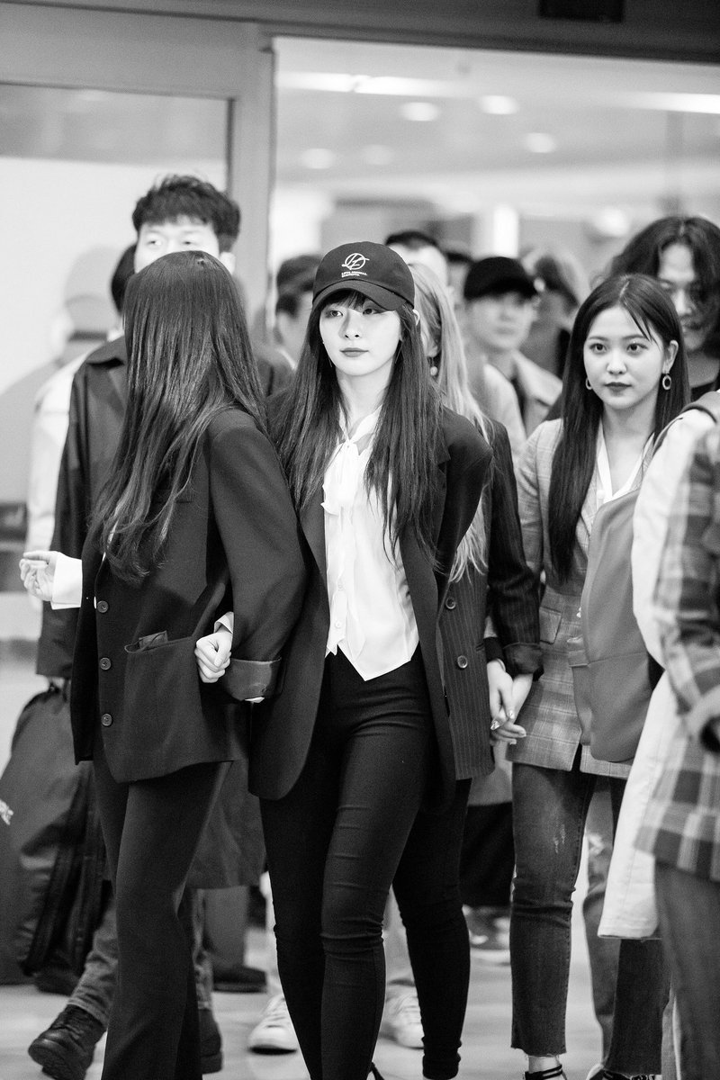 seulgi2233's tweet photo. 180404 ICN 입국 
#CookieJar #RedVelvet 
#SEULGI #레드벨벳 #슬기
@RVsmtown
#dafBAMA2018RedVelvet https://t.co/xn0pSphxF0