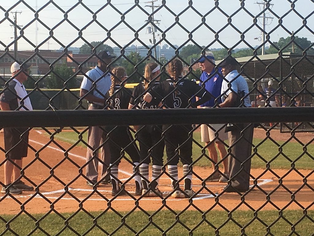 KKardash_2022's tweet photo. Very proud of my Outlaw teammates. We had over 30 coaches watch our team this weekend at the Super Pool in Scenic City. It is a huge honor to be a team captain and I love winning the toss and choosing to be guests! #scoreearlyscoreoften #umpiresthathighfive https://t.co/IiJBKd812k