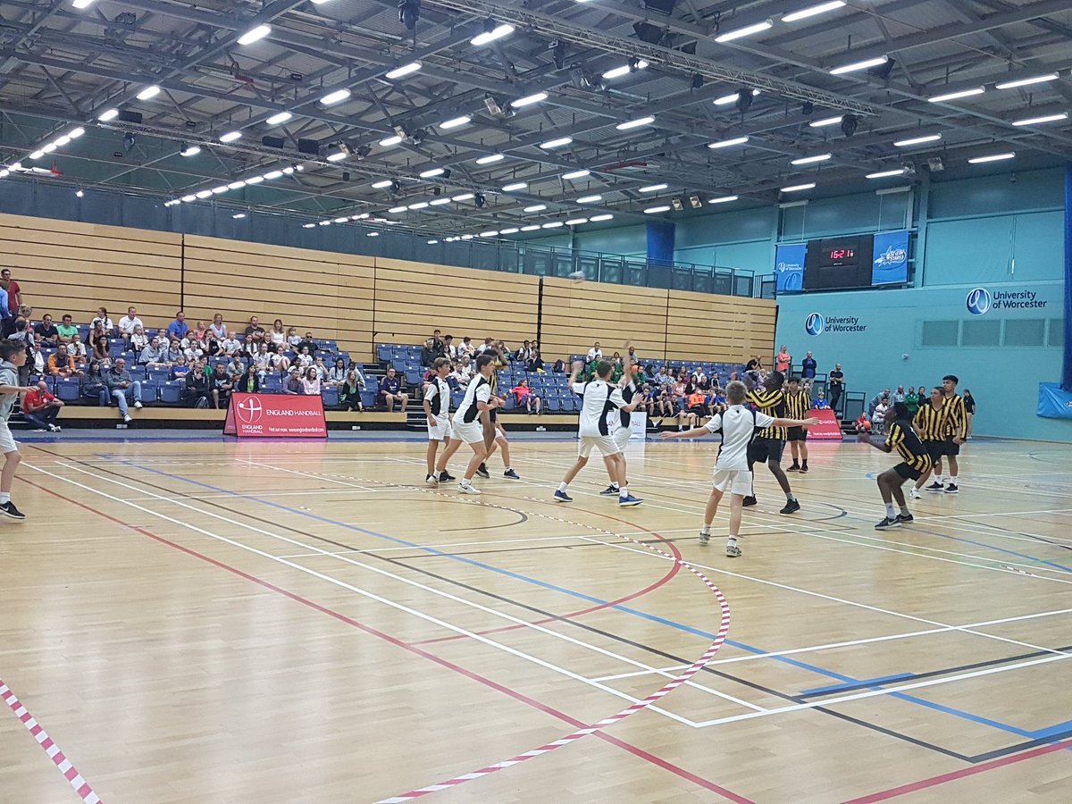 A great crowd have stayed to watch the #handballfinals and first to play is the U13 Boys Final between London's St Bonaventures and the South West Pates Grammar School.