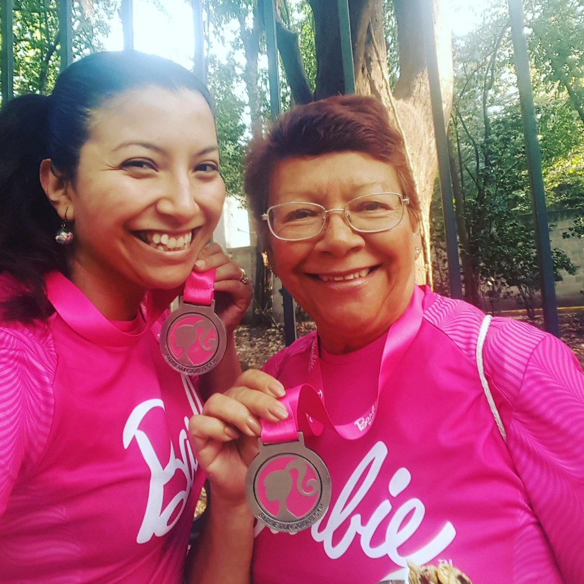 piklesangie's tweet photo. Ruthvenmom y yo lo logramos #BarbieRun2018 https://t.co/AvS4YQIJVH