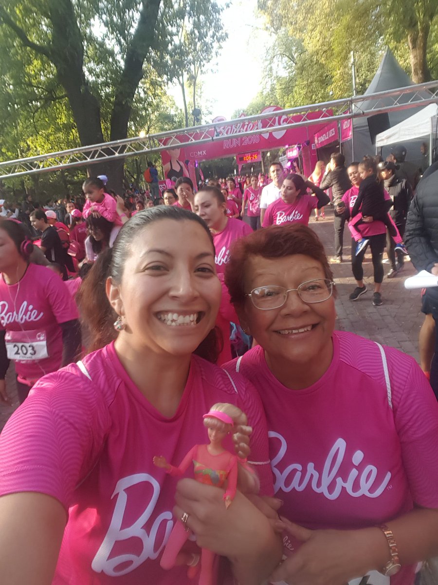piklesangie's tweet photo. Que divertida!!!!!!! #BarbieRun2018 #barbie #cdmx https://t.co/0zAQW4rKaZ
