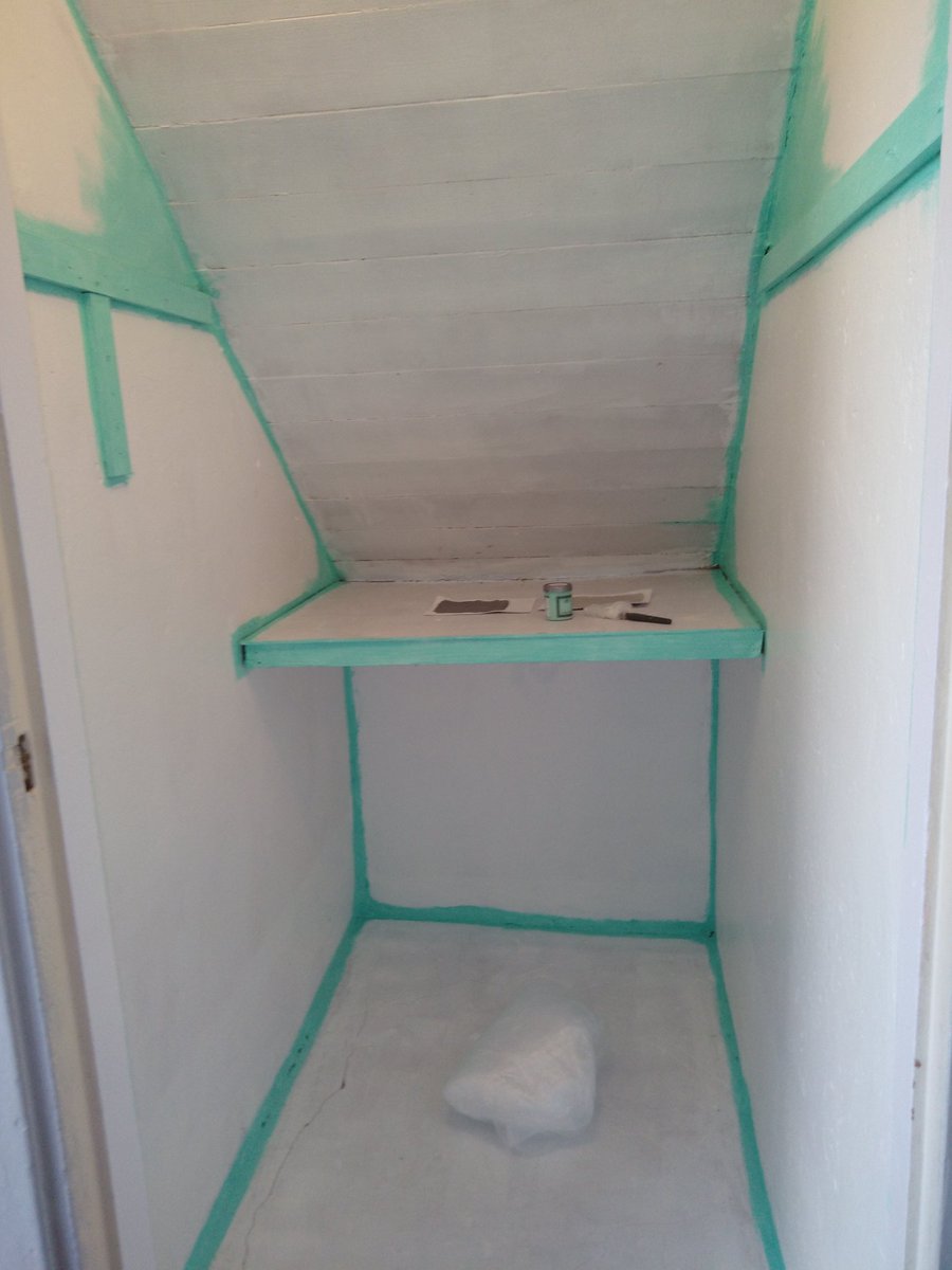 KerryPlays's tweet photo. Think my under the Stairs is coming on nicely love this colour #wilkos #wilkos #balicolour #bali #understairs #decorating #decoratingmyhouse #thiscolour #gettingitdone https://t.co/nQPNJy0xnK