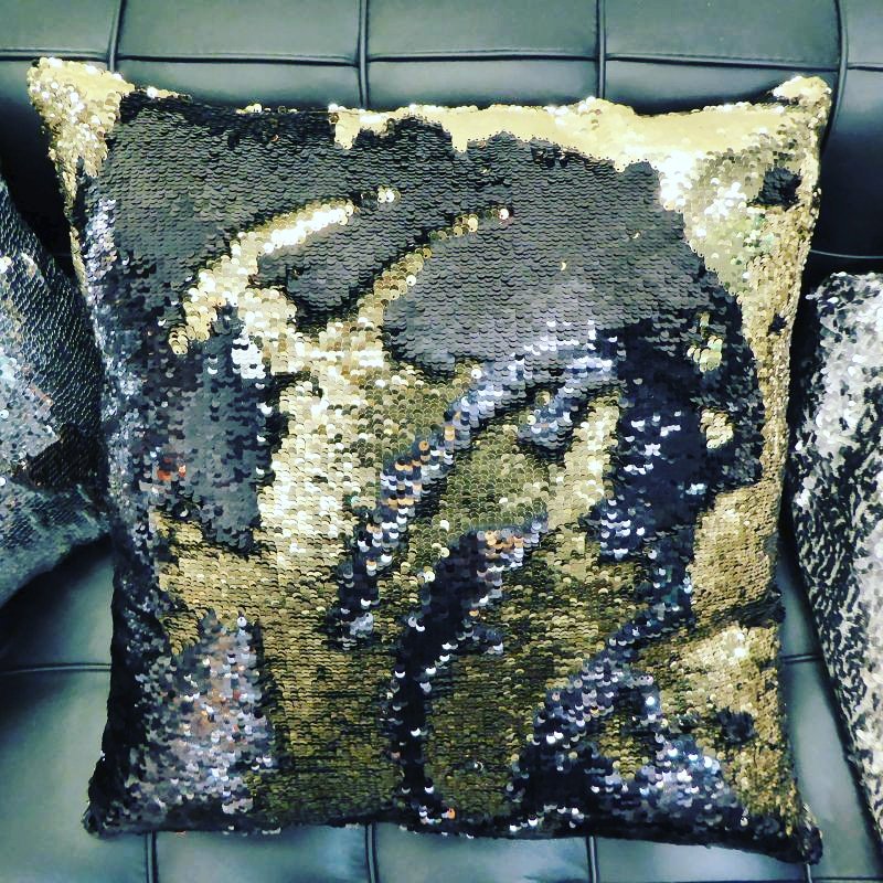 GlamAndSoul's tweet photo. Get your sequin cushions now from only £15 at https://t.co/XXIAfBXWMJ 
FREE Delivery to UK 
⭐⭐⭐⭐⭐
#GlamAndSoul #homeaccessories #giftware #cushion #sequins #gold #style #shine #glamour #home #decor #interior #fashion #trend #class #love #sparkle https://t.co/uXCgMHW49U
