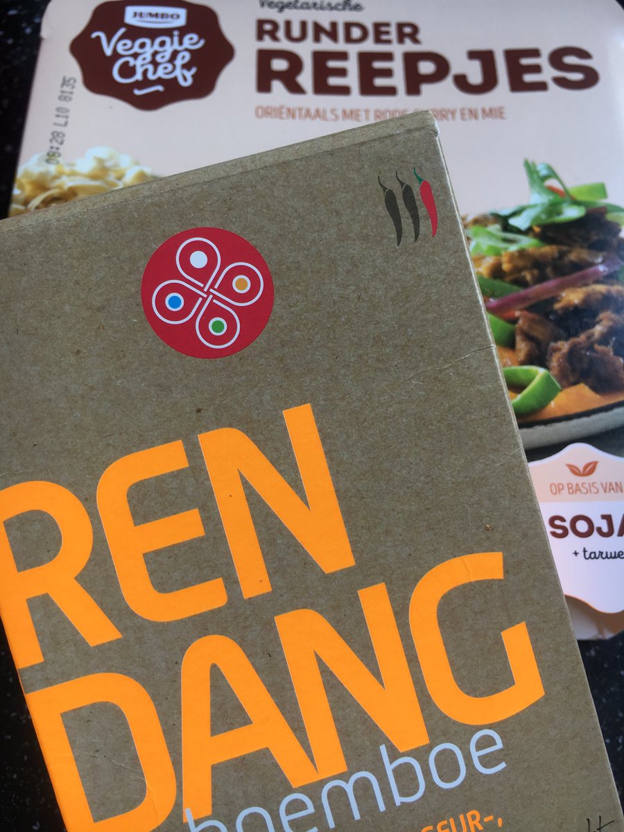 Connectinghelen's tweet image. Morgen weten we of dit een goede combinatie is.  #vivera #kumars #rendang #veggie