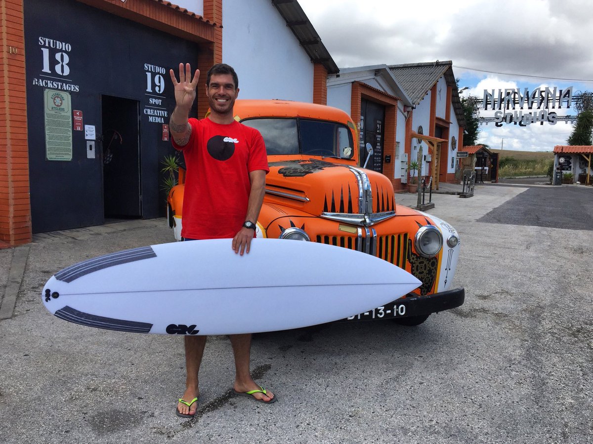eduarcia18's tweet photo. Number 4 ☀️🌊🙌 my all around board shaped in @teccel_blanks_europe #performancepro #carbonstringer #epoxyglass || @orgsurfcommunity #orgsurfboards at @nirvana_studios_oficial 📸 @acdc_reparacoes https://t.co/XWKinlKFcF