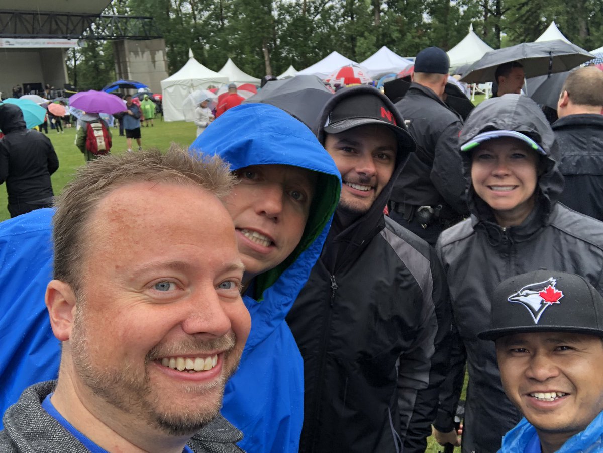 doubledab's tweet image. Team Mr. Lube out in the rain supporting the MS Walk today! So proud of our local stores raising over $30K for this great cause! #mswalkyyc #mrlubeyyc