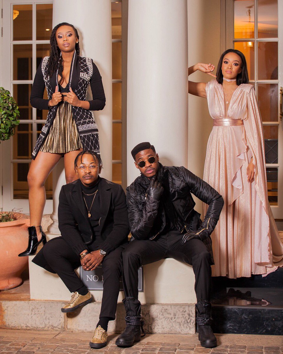 BontleModiselle's tweet image. SQUAD GOALS ALERT 🚨🎯 || 

#MoetGrandDay 🥂🍾🎉. Photography by: @emp_cyclone