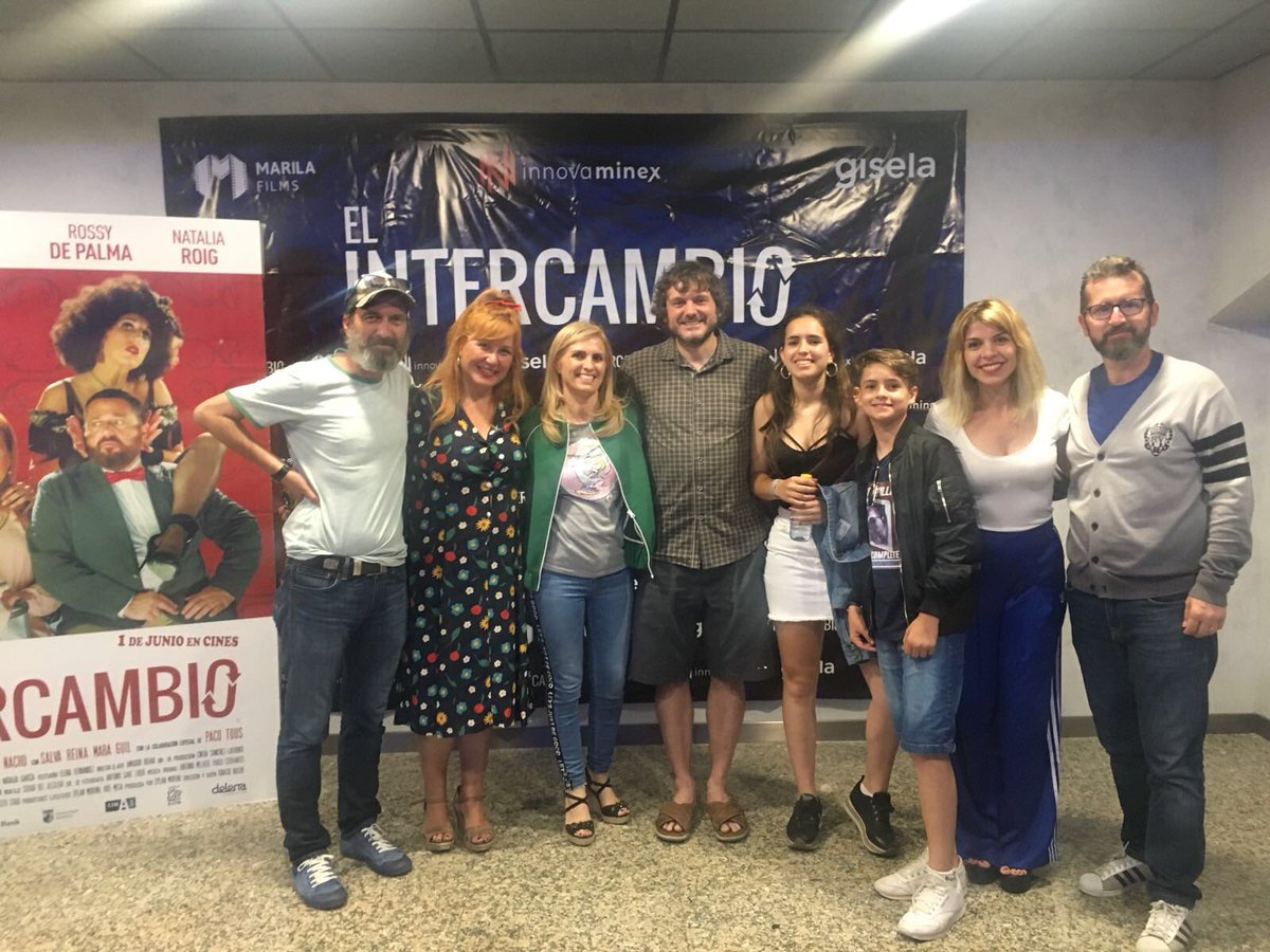 AntonioVerdegay's tweet photo. Salir del cine y encontrarte a los actores de @ElIntercambio_, eso sí que es vivir una #experiencia. Gracias @RoigNatalia @salvareinachuki @Mara_Guil #IgnacioNacho 🤩🤩🤩 https://t.co/eUpLXsyuN8