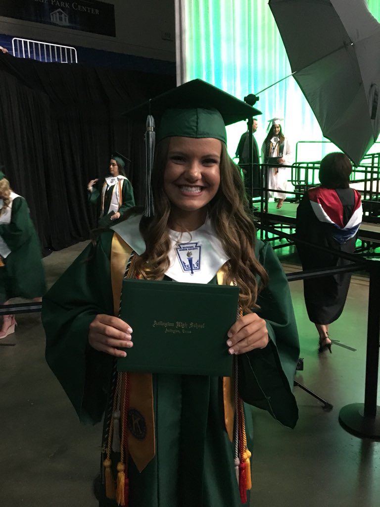BaileyJrHigh's tweet photo. Celebrating @ArlingtonHigh class of 2018 and former @BaileyJrHigh  Rams! https://t.co/CMWqPQNnih