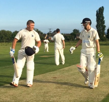 FugitivesCC's tweet photo. Fantastic day out for Sunday army. Lunch @CrownPeopleton with @ButcombeBrewery followed by nearly 500 runs @PeopletonCC . @LouisTovey π― earns the victory #greatfixture #cricketfamily https://t.co/KMPqLY5gh5