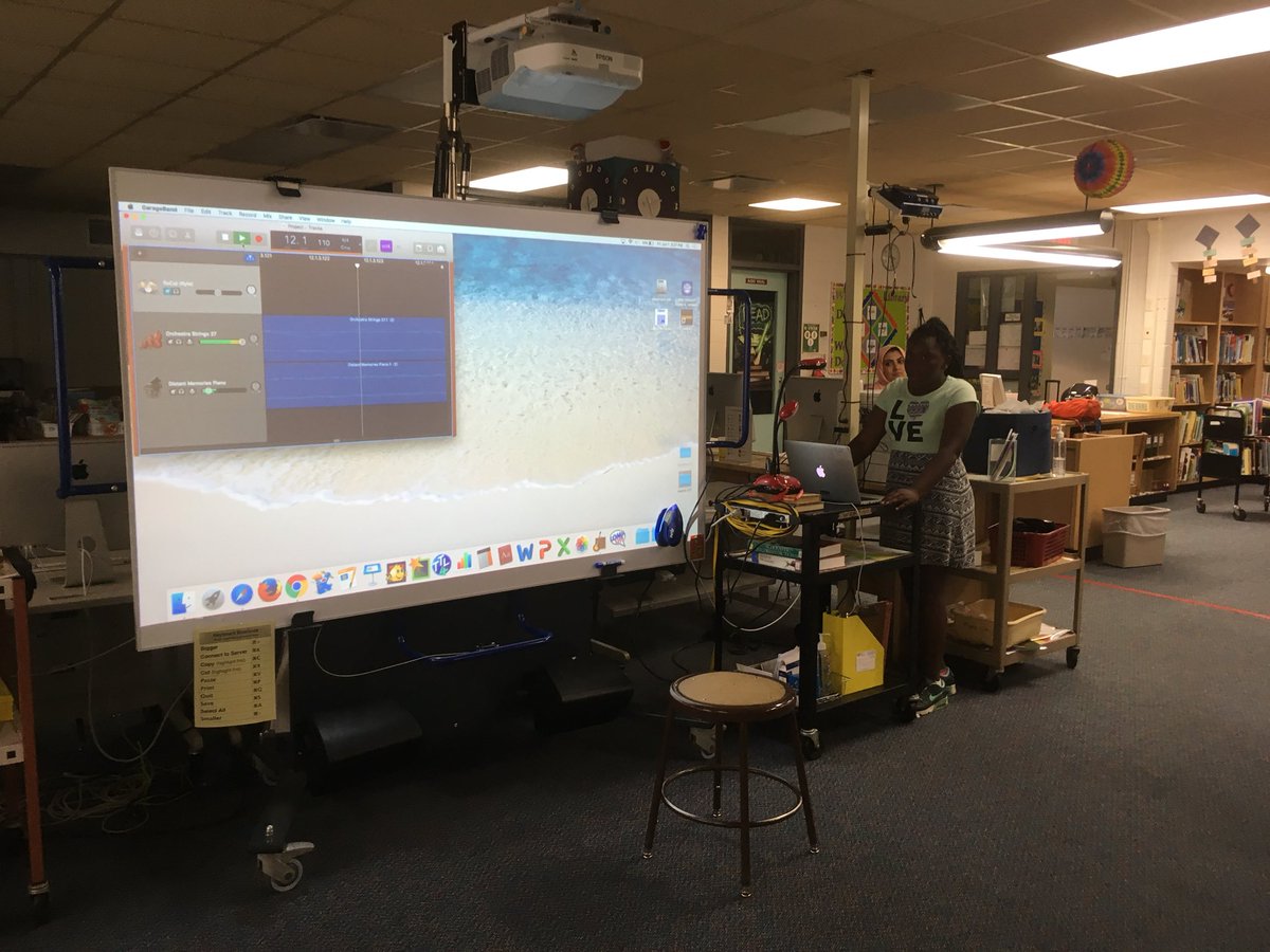 mrspostema's tweet photo. Grade 5 Ss present final independent library class projects @Abbot @AAPSFRLibs https://t.co/5UNba2UmVD