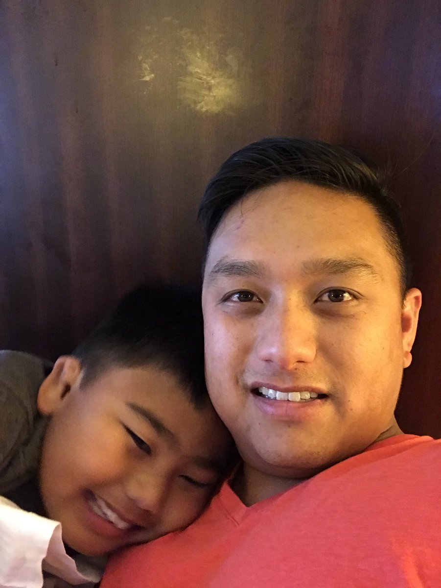 rowelldionicio's tweet image. Back in the room chilling with the fam. #needsomerest #CLUS