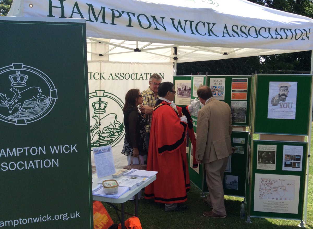 LBRUTMayor's tweet photo. Food &amp; Flowers today, first the Big Picnic at Kingsfield, Hampton Wick, what a great community event, a skate park, cafe, play area, live music &amp; again families enjoying this lovely weather. Thanks to Mario, Mark &amp; his team from Hampton Wick Association. https://t.co/tYiPbbllLS https://t.co/QTqcZiQKux
