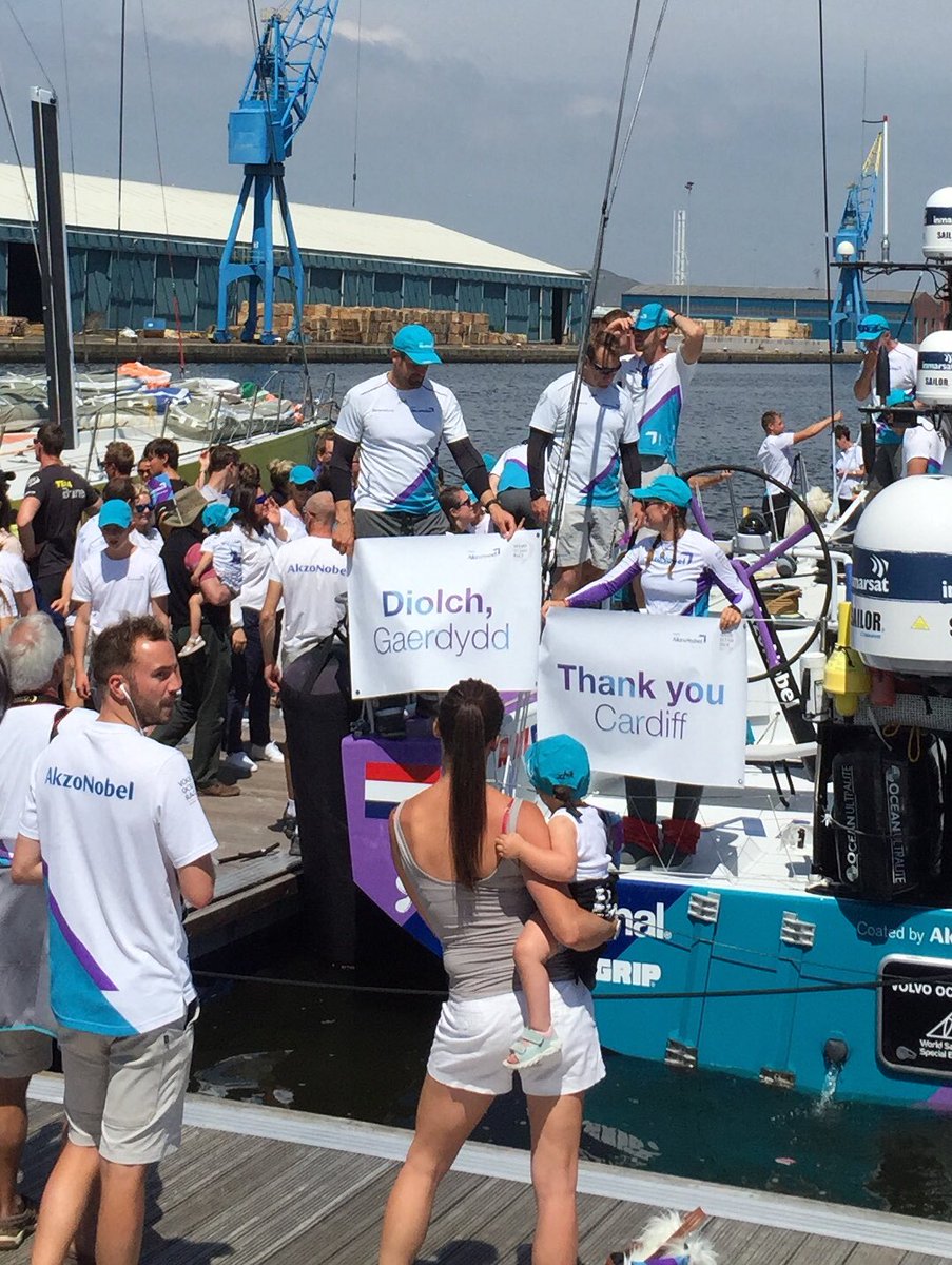 VW_Groupie's tweet photo. Great last day of @VisitCardiff #VolvoOceanRace #CardiffStopover @visitwales watching yachts set off for leg 10 of the race and nice touch by @teamAkzoNobel https://t.co/WeFylrplpk