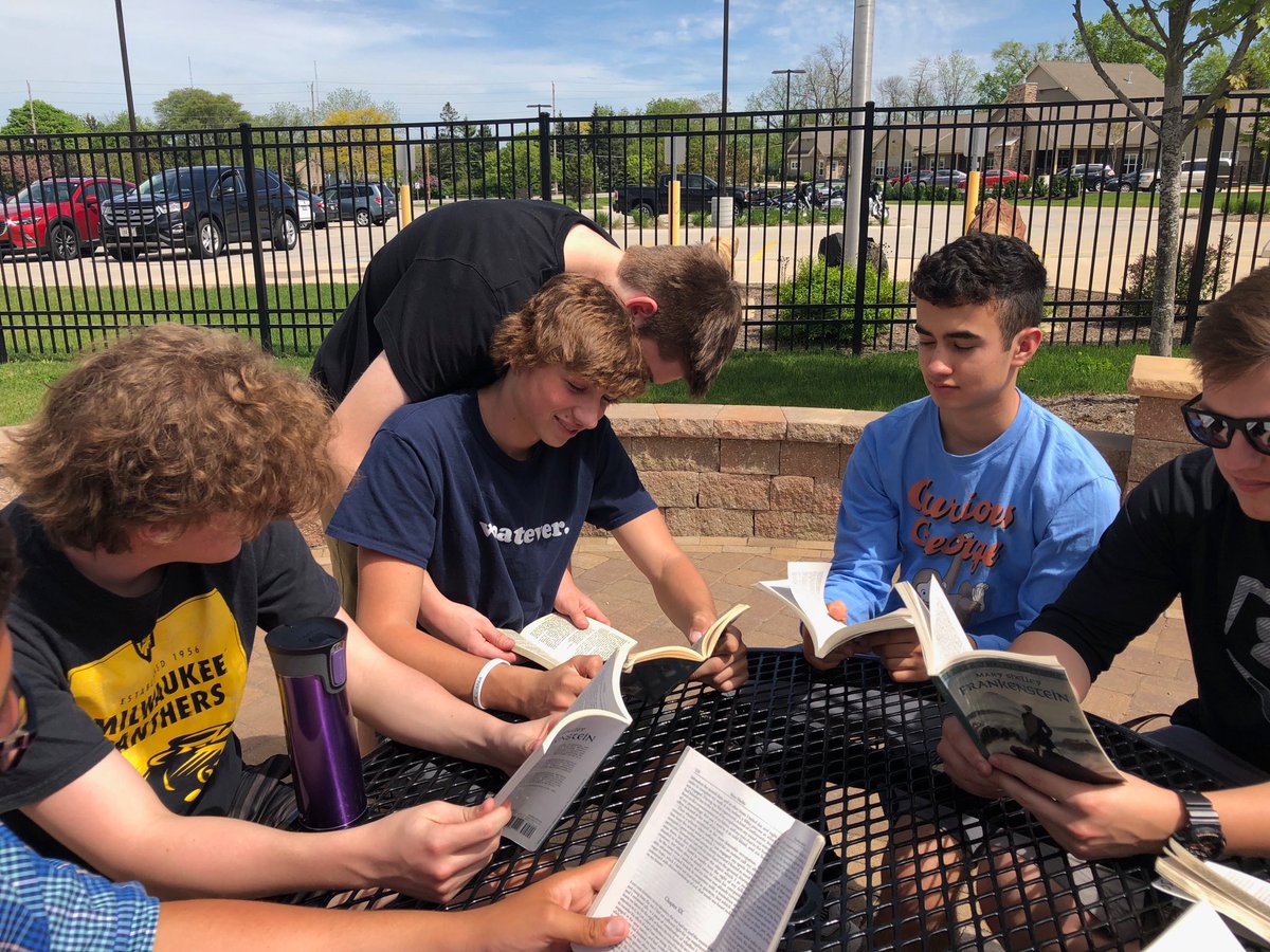 Rebecca_Donlin's tweet photo. One of my favorite pics! #SDNBReads #SeniorsRead https://t.co/LtkI68lf14