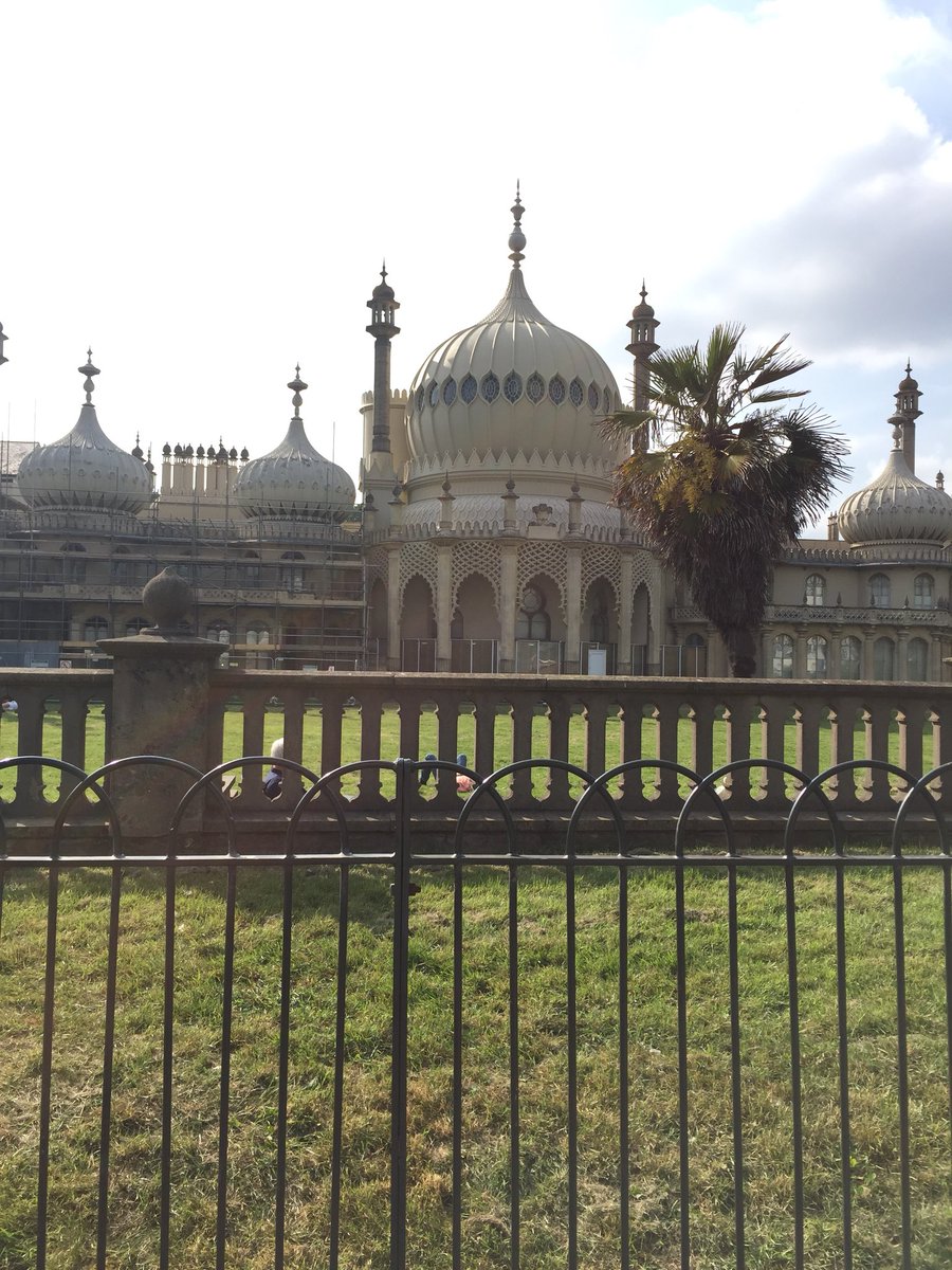 safiahandi's tweet photo. Brighton today ✨ https://t.co/lFgl36Flst