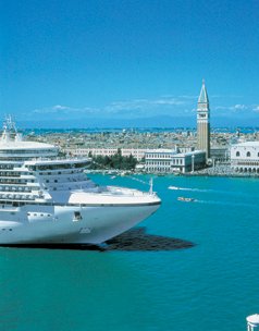 pattipietsch's tweet photo. I've covered the cruise industry for more than two decades during which I went on 400 cruises of all lengths and sizes of ships, so check out my findings: https://t.co/g3gt9orD1q #cruisenews #ships #pattipietschmann #cruisecoverage #cruisecontol https://t.co/a60tiZ9ay9