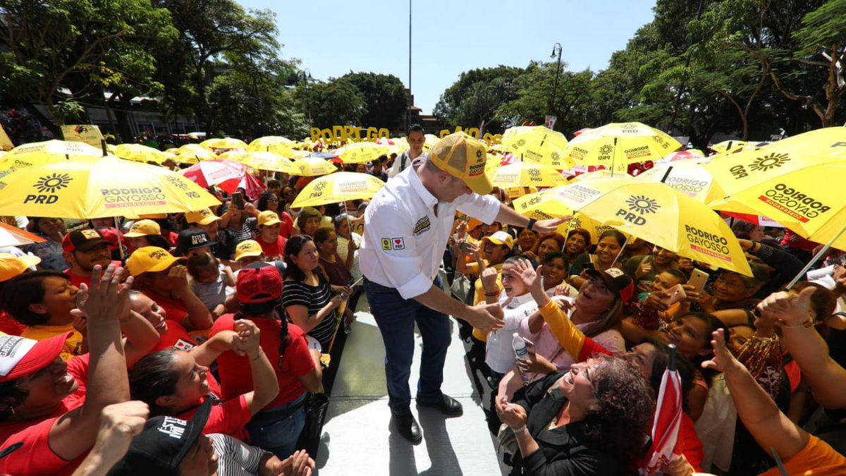 rodrigogayossoc's tweet photo. Seguiremos luchando por darles más oportunidades a las mujeres de salir adelante. En la próxima administración apoyaremos a 30 mil jefas de familia con 15 mil pesos, para que puedan iniciar sus negocios y construir un mejor futuro para sus hijos.
#CompromisoDeGayo https://t.co/4XGFROm1M6