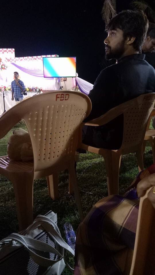 aravism_family's tweet image. @Nafeez_Arav awesome selfie moments with fans at an event.. As usual our handsome hunk looking great in black.. ❤️🤳🏽 #Aravism #AravArmy #AravFamily #Aravians #Arav