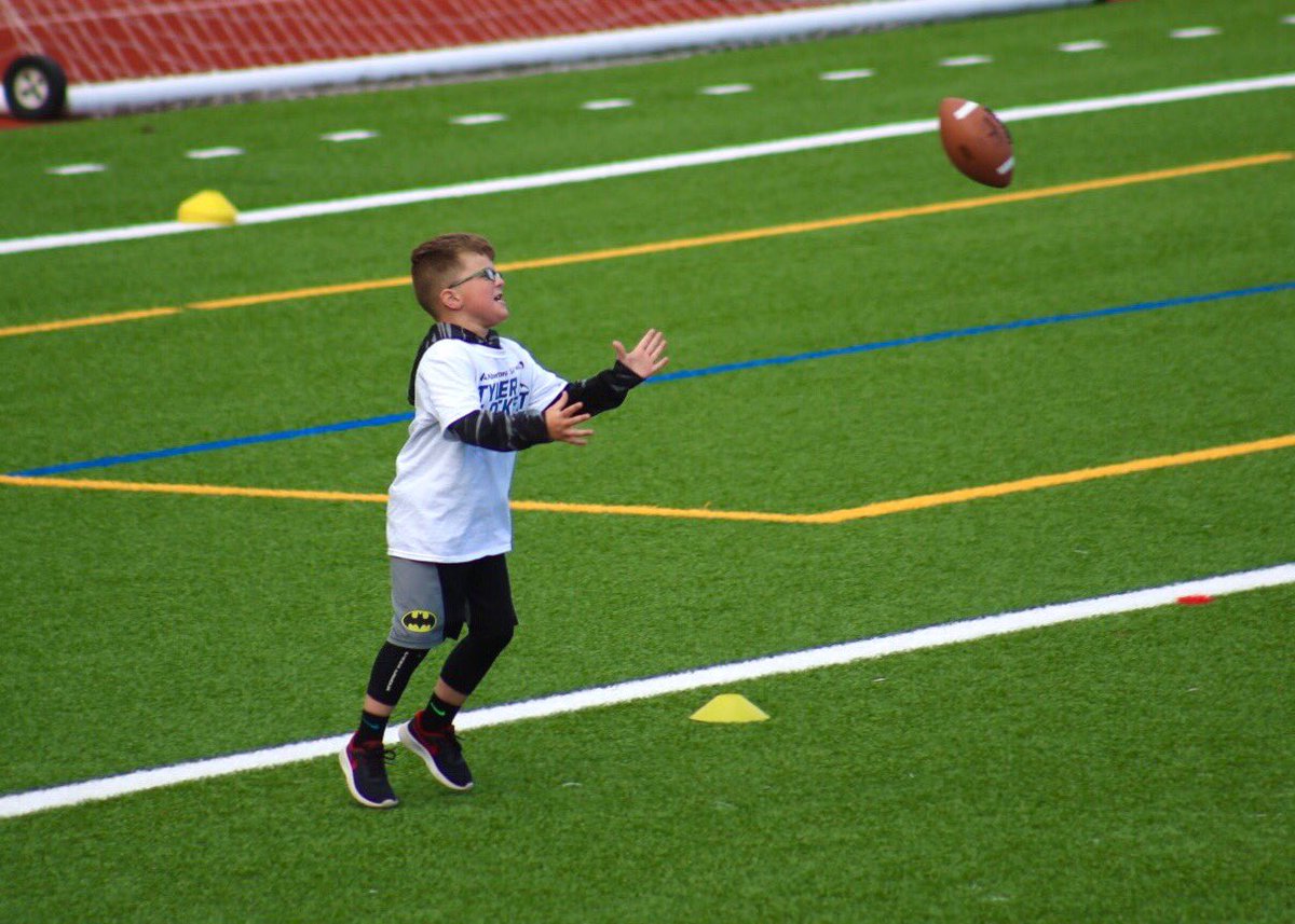 Chaddurbin's tweet photo. Kids enjoying #day2 @ProCamps @CitiPrivatePass @TDLockett12 #closertothepro https://t.co/eQT67Hvfza