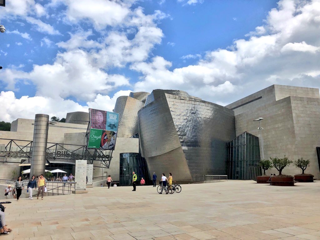 Enriquevillalba's tweet photo. Muchas gracias a @wiki_toki @urbanbat @BilbaoArte @museobilbao @MuseoGuggenheim @Teatro_Arriaga @ZAWP @hACERIA por acoger tan bien a la #MGC15ed del @MGC_UC3M en #MGCBilbao 
Cansados pero felices de aprender, compartir, disfrutar... https://t.co/QZMtHYIrrN