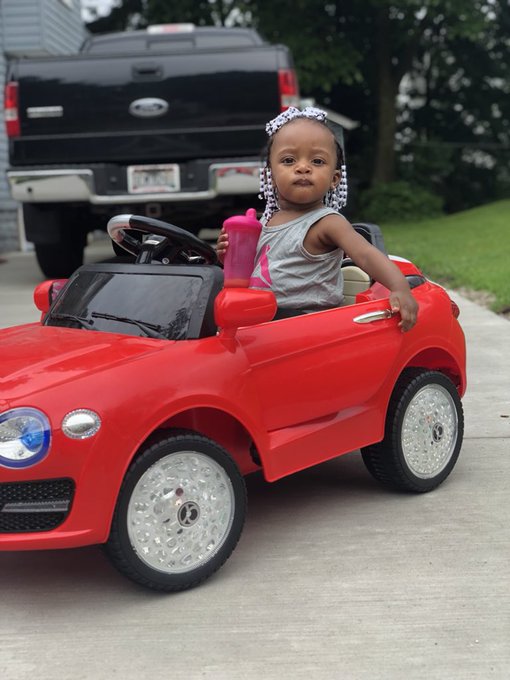 Watch Mom's leaked NSFW photo on TwXstars