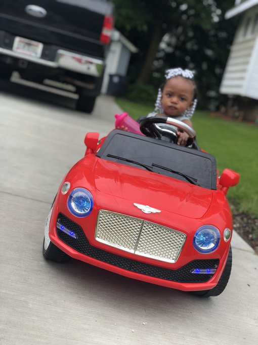 Watch Mom's leaked NSFW photo on TwXstars