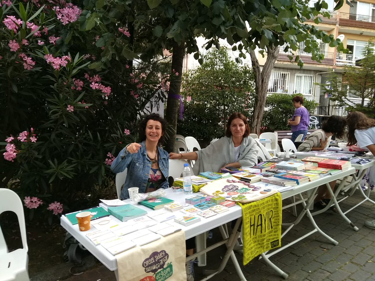 cs_mucadele's tweet photo. #SeçimimizFeminizm #MorFest Abbasağa Parkındaydık https://t.co/Gz5zUQXMTc