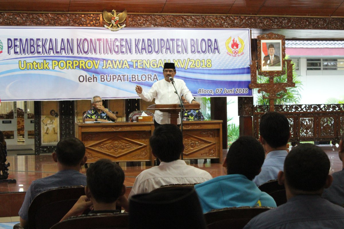 info_Blora's tweet photo. Targetkan Masuk 10 Besar Jateng, Bupati Semangati Atlet Porprov 2018 - https://t.co/izLBtRHfdg #beritablora

@Djoko_Arief @AriefRohman838 @SatpolPPBlora @dinporabudpar @disporaparjtg @info_kradenan @iniRandublatung @catoer_ndp @KabarCepu @DinkominfoBlora @Kodim0721 @polresblora https://t.co/J9gW4of1Yl