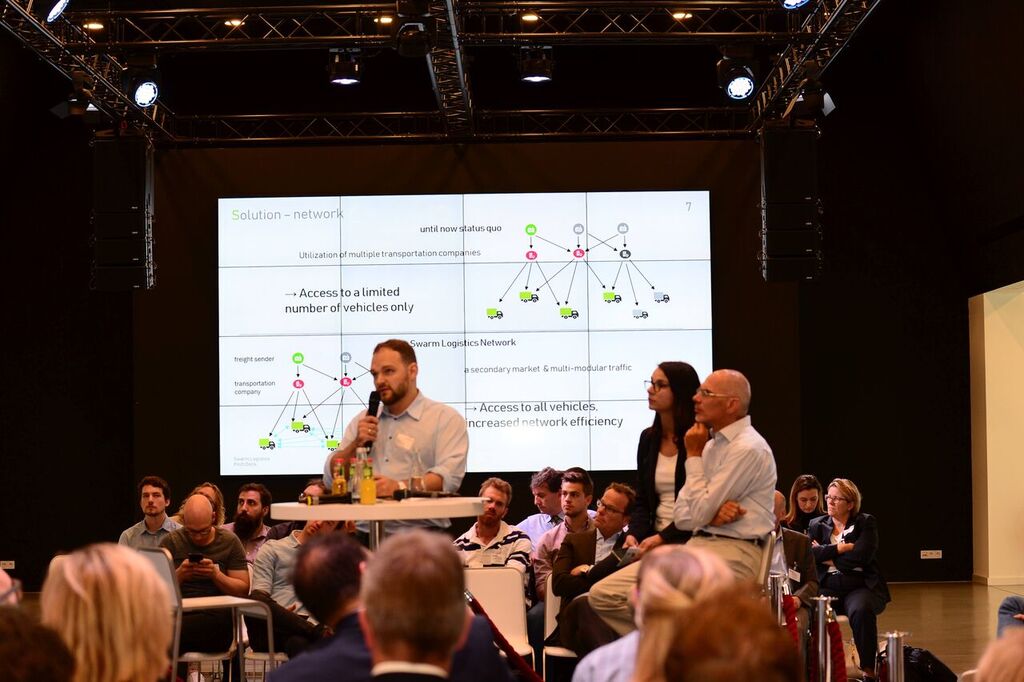 SwarmLogistics's tweet photo. Presenting #swarmlogistics at the autonomous traffic & logistics conference at @Airbus #munich #munichnetwork #ai #Blockchain #startup #Entrepreneur #tech #technology #innovation #iot #Germany #europe #eu https://t.co/JLIe77fhPe