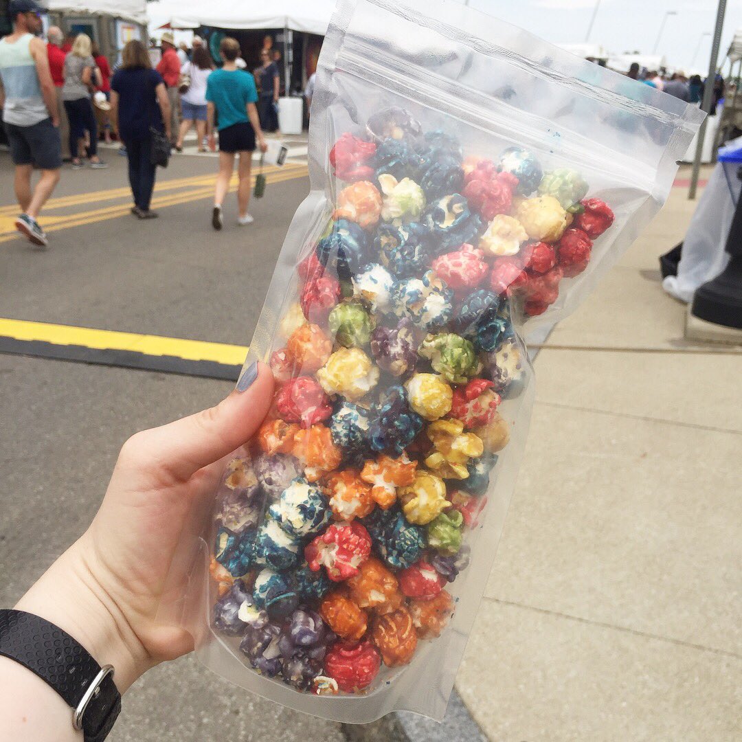 ohiofatty's tweet photo. kettle corn of all the colors. #fattypost #ohiofatty #ohio #columbus #downtown #artsfestival #columbusartsfestival #oldfashionkettlecorn #rausch #kettlecorn #popcorn #jellybean #festivals #festivalseason #yum #🤤#🍿#🌈#🍭 https://t.co/otZauS4f1R