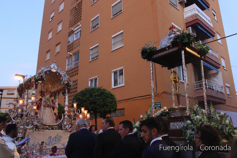 FCoronada's tweet photo. REPORTAJE | Procesión del Santísimo Corpus Christi.
https://t.co/PpQlQHN6zb
#Fuengirola #Corpus2018 #CorpusChristi2018 https://t.co/ogDvel3WdE