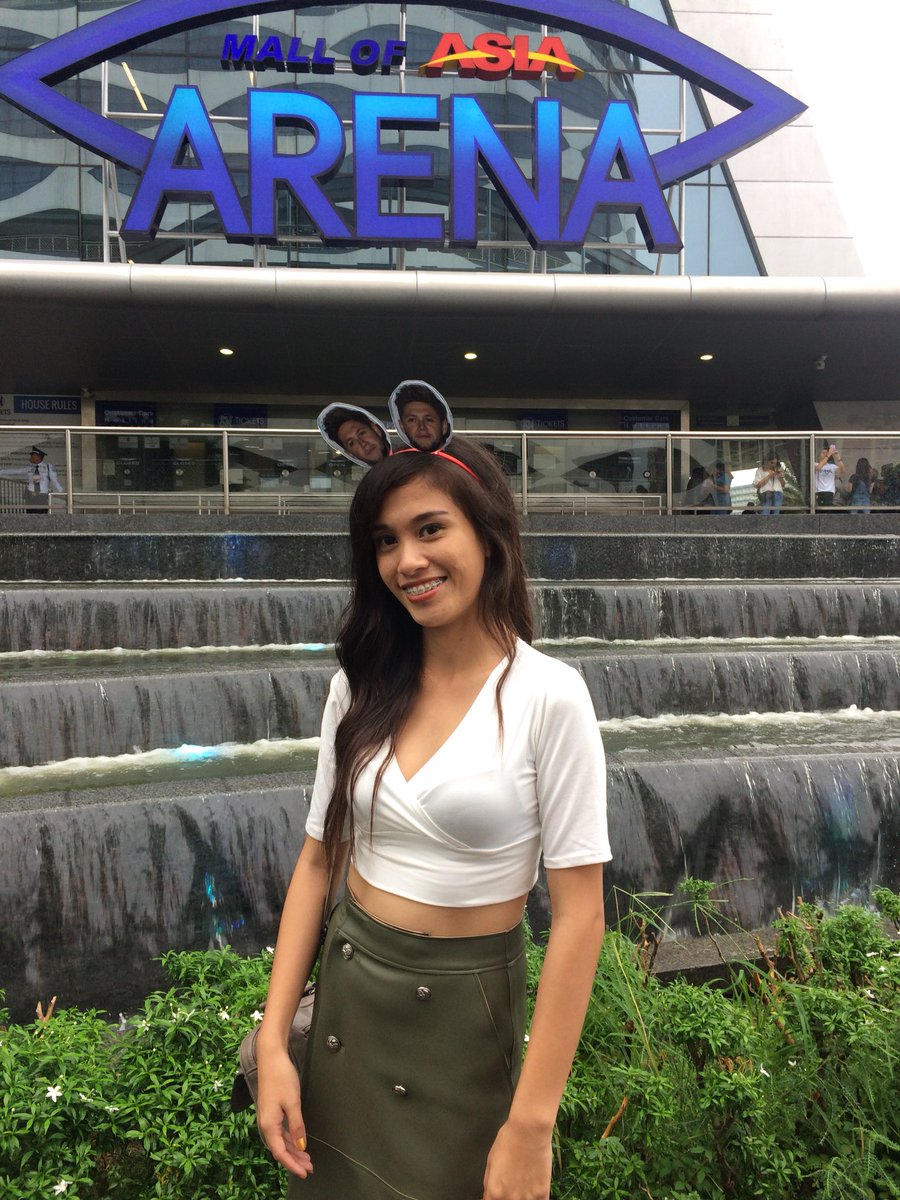 alyabnjr's tweet photo. HAIANSISNKQNAGAUABAKHS. HAPPY BIRTHDAY TO ME!! BEST BIRTHDAY GIFT EVER this night was a blast! @niallofficial

 #FlickerTourMNL https://t.co/Rt04yjxChx