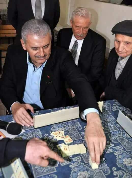 ommerhayyam's tweet photo. Babası Kıraathaneden; Oğlu Kumarhaneden çıkmıyor..

#inceileTürkiyeGülecek #VakitKocaeliVakti https://t.co/BgL2Bgzdr2