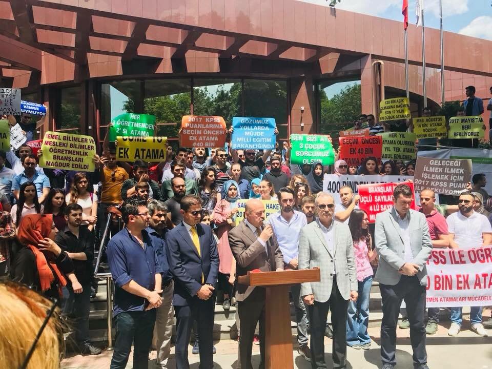 Bugün Ankara Kurtuluş Parkı'nda atama bekleyen öğretmenlerin basın açıklamasına başından sonuna kadar maddi ve manevi destek veren @TurkEgitimSen genel başkan yardımcıları <a href="/musaAkka/">Musa AKKAŞ</a> <a href="/ckocakaplan/">Cengiz KOCAKAPLAN</a> <a href="/sdolgun01/">Selahattin Dolgun</a> <a href="/1903Yasar/">YAŞAR ŞANLI</a>
ve genel başkan @TalipGeylan'a sonsuz teşekkür ederiz.