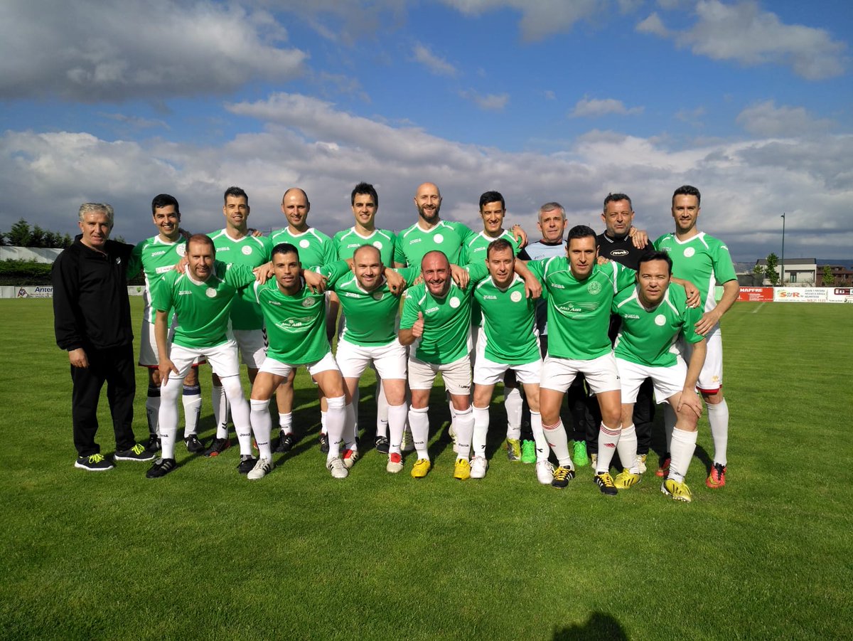 Marchamalo_DxT's tweet photo. Ayer, de nuevo los veteranos del @CD_Marchamalo y @Sp_Cabanillas disputaron un partido amistoso en "La Solana" de @AytoMarchamalo @Marchamalo_DxT dirigido por D. Jesús Torija Arroyo.
Empate a 2 fue el resultado final.
Estos partidos se han convertido ya en "Nuestro Clásico" https://t.co/6X0DcXrDw4
