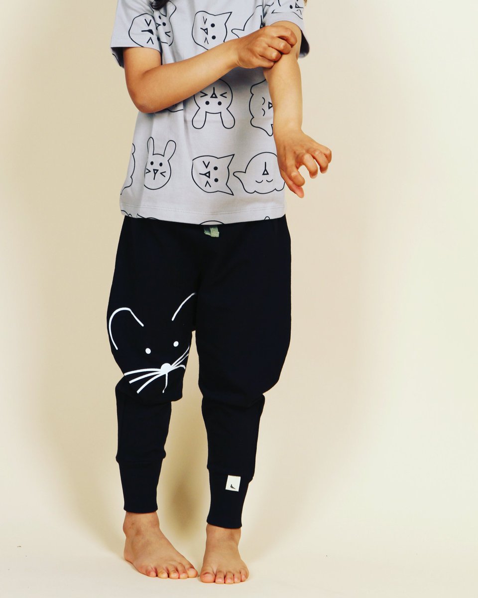 ApparelPingo's tweet photo. Only one left of this super cute Harem Pants size 3-4!!
#harempants #genderneutral
#monochromefashion #kidsfashion #modernbaby #babygifts #babyshower #coolkids #ethicallymadeclothes #organickidsclothes
 #stylishkids #modernmoms #the6ix #toronto #smallshop #entrepreneur #momboss https://t.co/n4tMUkTtPB